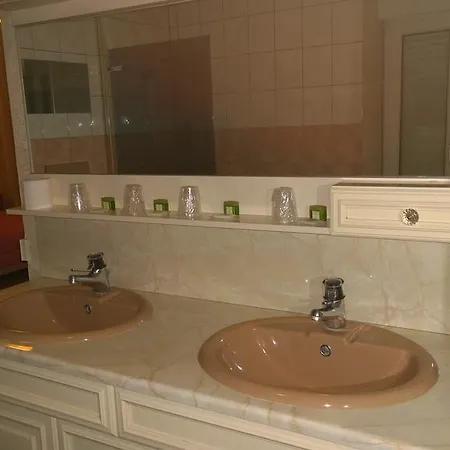 Saint - Pierre Hotel Villedieu-les-Poeles-Rouffigny