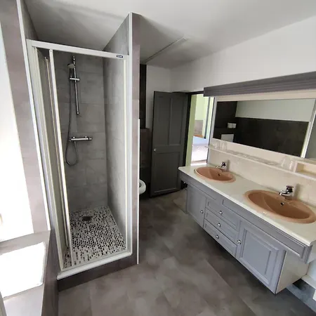 Saint - Pierre Szálloda Villedieu-les-Poëles