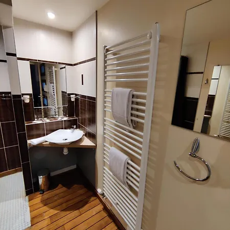 Saint - Pierre מלון 2*