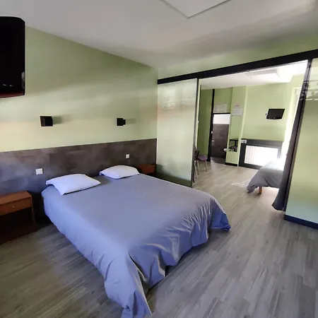 Saint - Pierre Szálloda Villedieu-les-Poëles