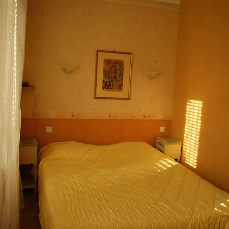 Saint - Pierre Szálloda 2*