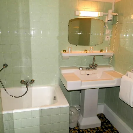 מלון Saint - Pierre 2*