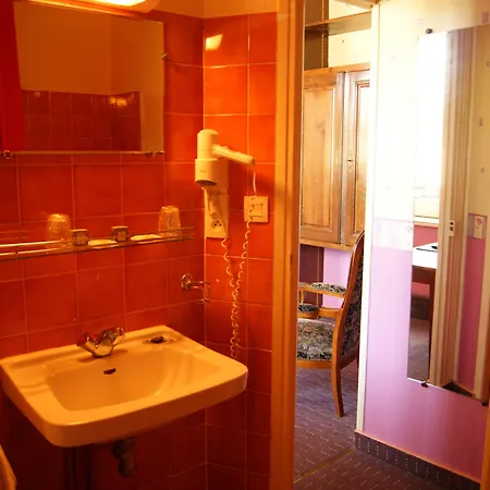 Saint - Pierre מלון Villedieu-les-Poëles