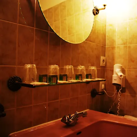 Saint - Pierre מלון 2*