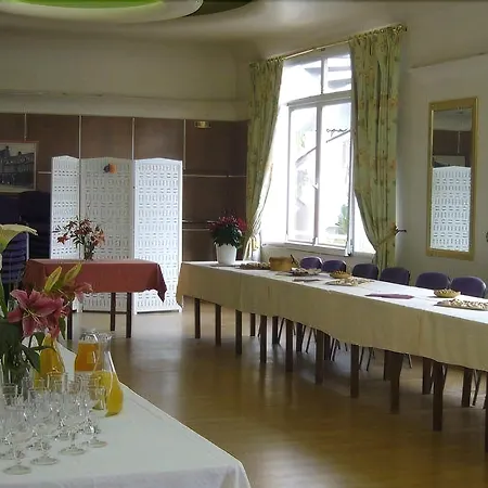 Saint - Pierre Hotell 2*