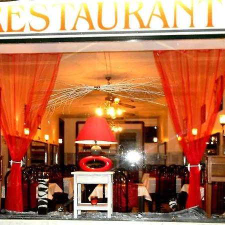 Saint - Pierre מלון Villedieu-les-Poëles