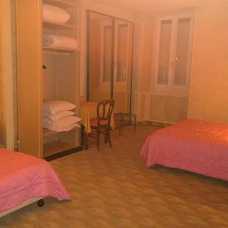 Szálloda Saint - Pierre Villedieu-les-Poëles