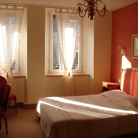 Otel Saint - Pierre 2*