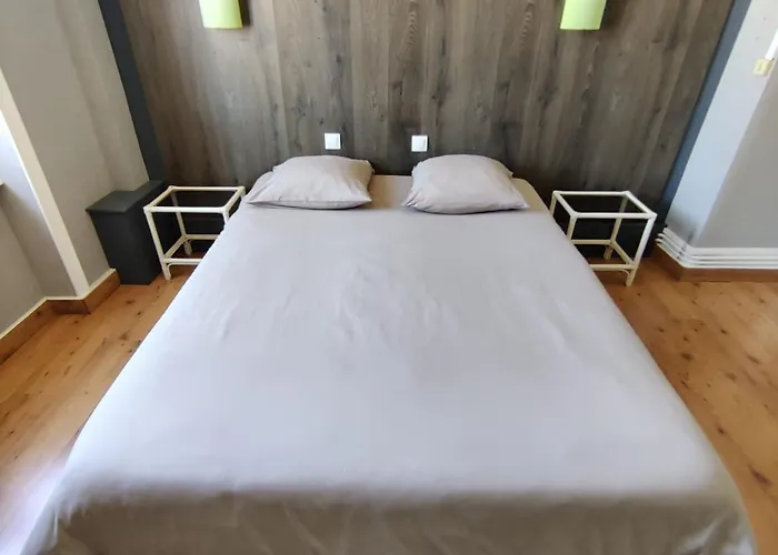 Hotel Saint - Pierre Villedieu-les-Poeles-Rouffigny