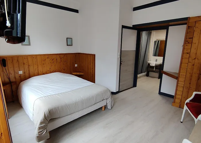 Saint - Pierre Hotel Villedieu-les-Poeles-Rouffigny