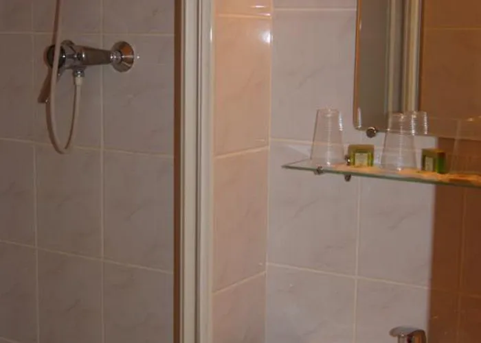 Hotel Saint - Pierre Villedieu-les-Poeles-Rouffigny