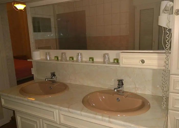 Hotel Saint - Pierre 2*