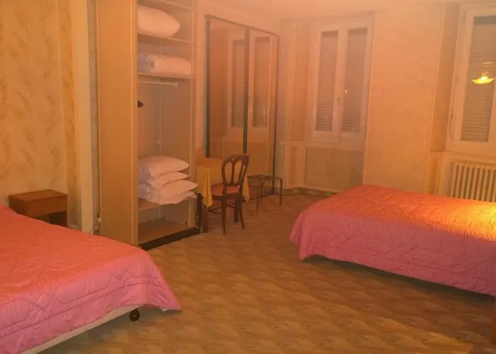 Hotel Saint - Pierre Villedieu-les-Poeles-Rouffigny